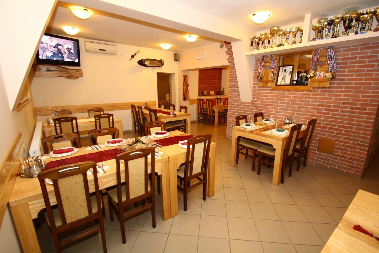 Kod Ribica Acomodação com café da manhã Jasenovac Exterior foto